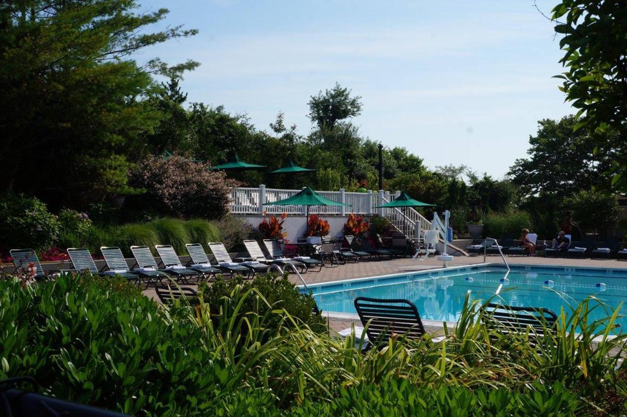 Montauk Manor Hotel ภายนอก รูปภาพ The pool at the Ocean House