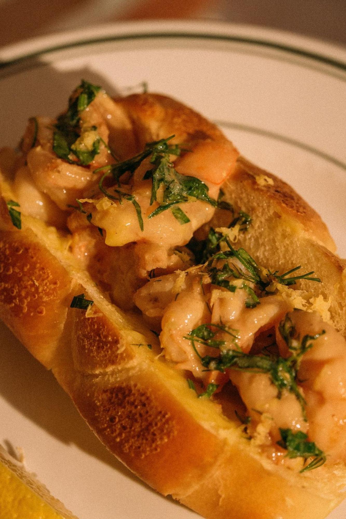 Montauk Manor Hotel ภายนอก รูปภาพ A scallop roll
