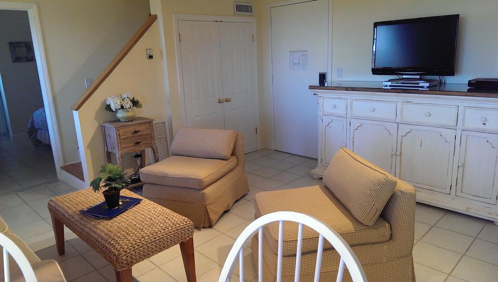 Montauk Manor Hotel ห้อง รูปภาพ Living room in a typical condominium