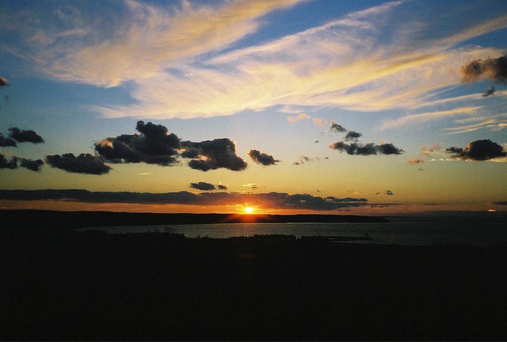 Montauk Manor Hotel ภายนอก รูปภาพ Sunset over the Atlantic Ocean