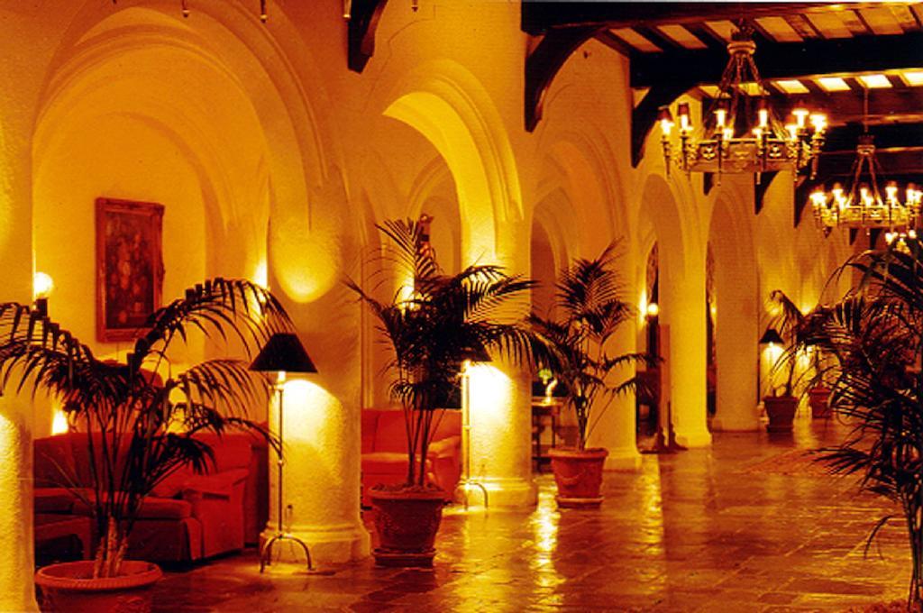Montauk Manor Hotel ภายนอก รูปภาพ The lobby of the Hotel del Coronado