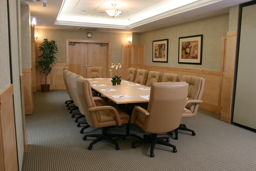 Montauk Manor Hotel ภายนอก รูปภาพ A boardroom