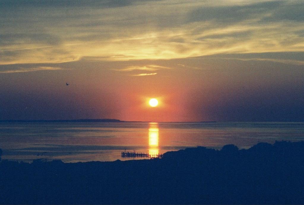 Montauk Manor Hotel ภายนอก รูปภาพ Sunset over the Gulf of Riga