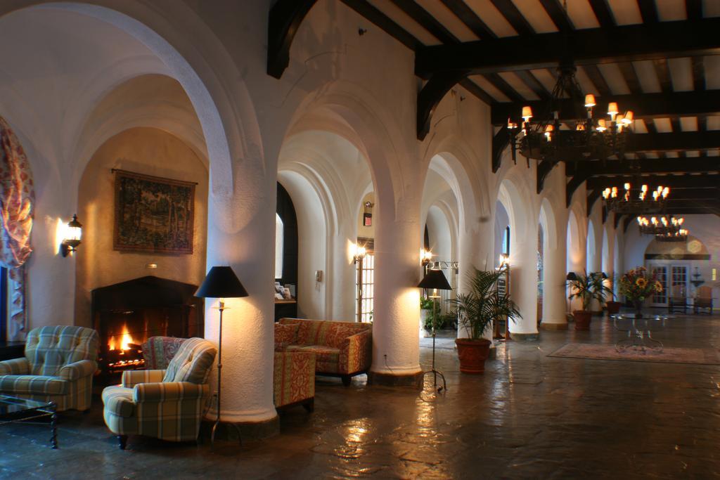Montauk Manor Hotel ภายนอก รูปภาพ The lobby of the hotel