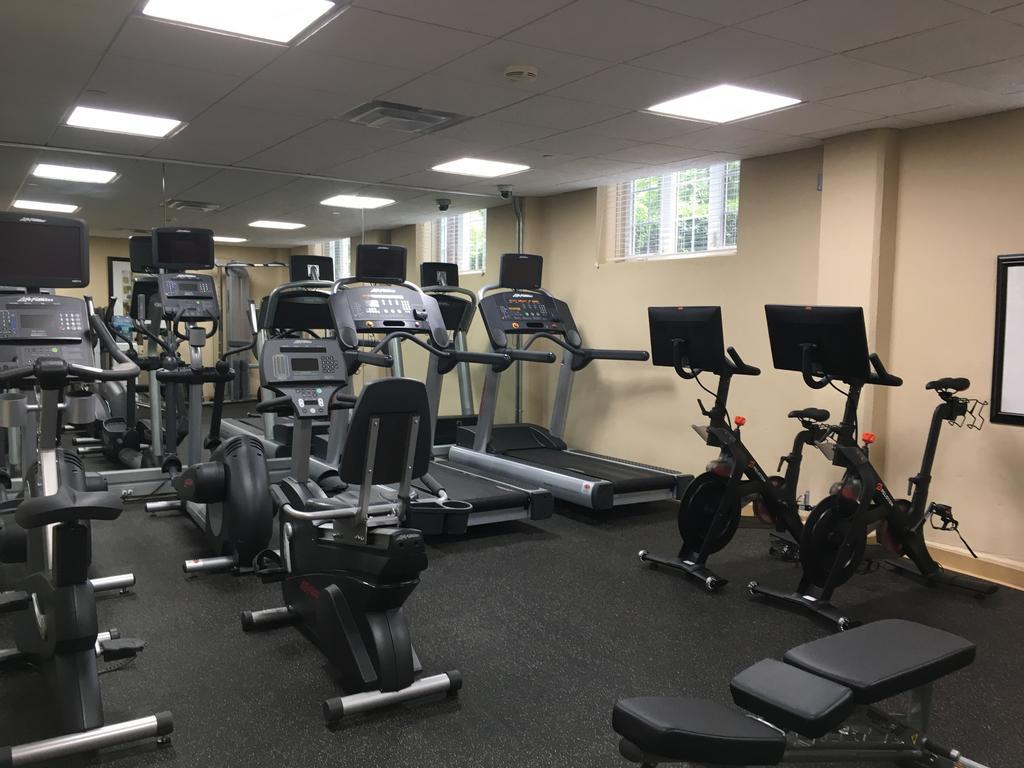 Montauk Manor Hotel ภายนอก รูปภาพ The Fitness Center at the 1000 North Main Street location